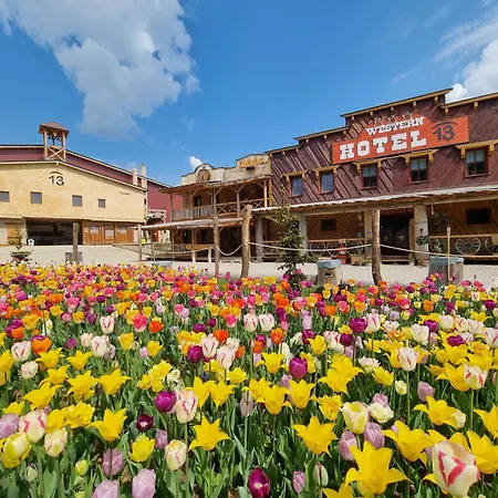 Ranch 13 - Western A Kone 호텔